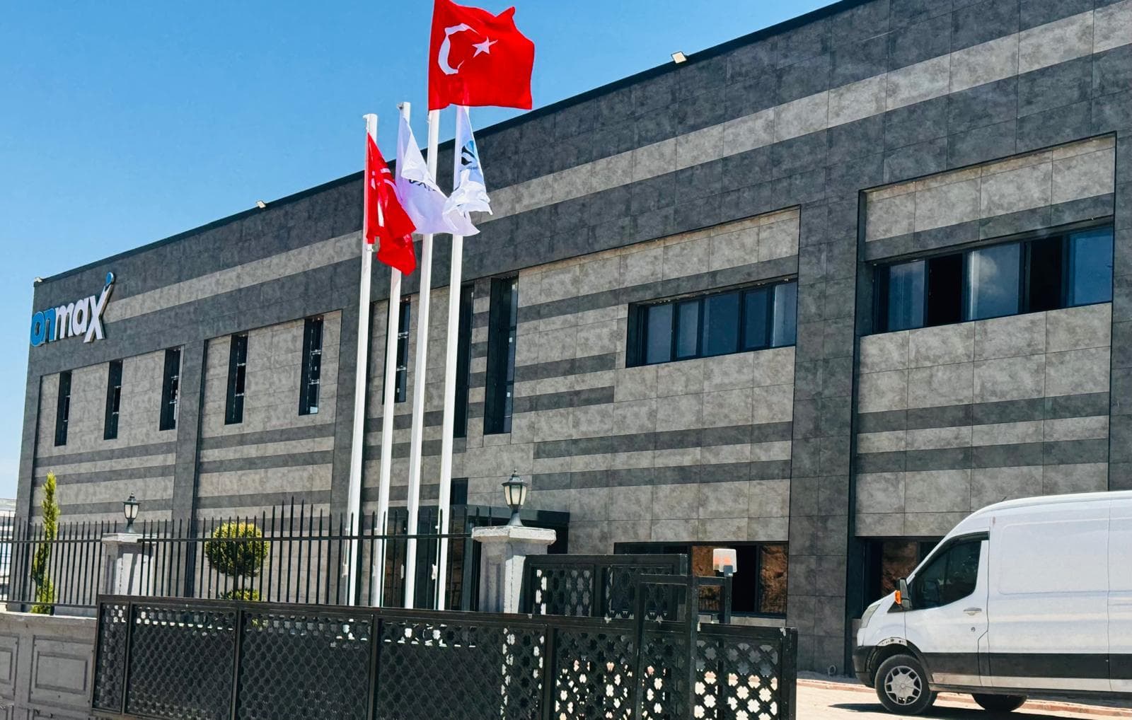 Onmax Fabrika projesi cephesi — Mercan Yapı